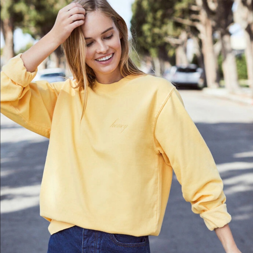 GUC - Brandy Melville “honey” Crew Sweatshirt